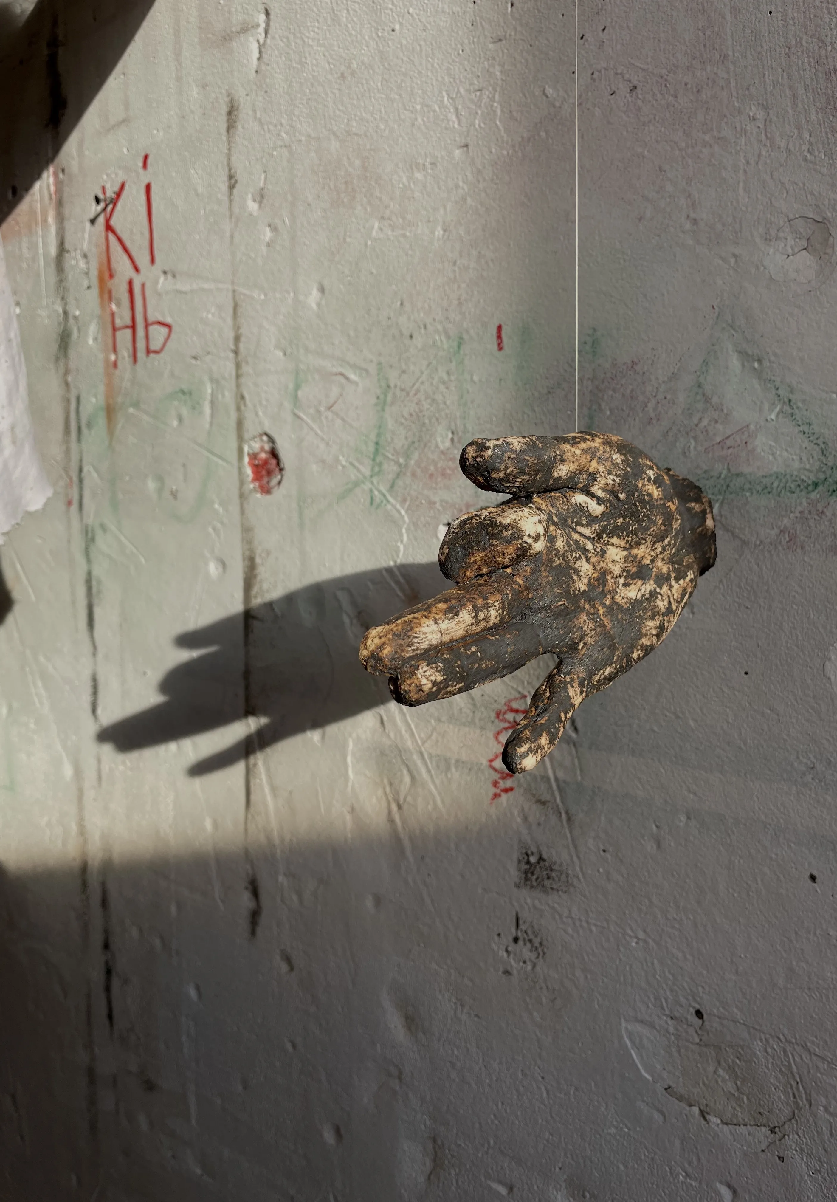 Зображення "Untitled" від АННА ВЕРІКІ, розмір: my hand , медіум: Sculpture, серія: Серія 1, ціна: €900 Фото 3 з 5.