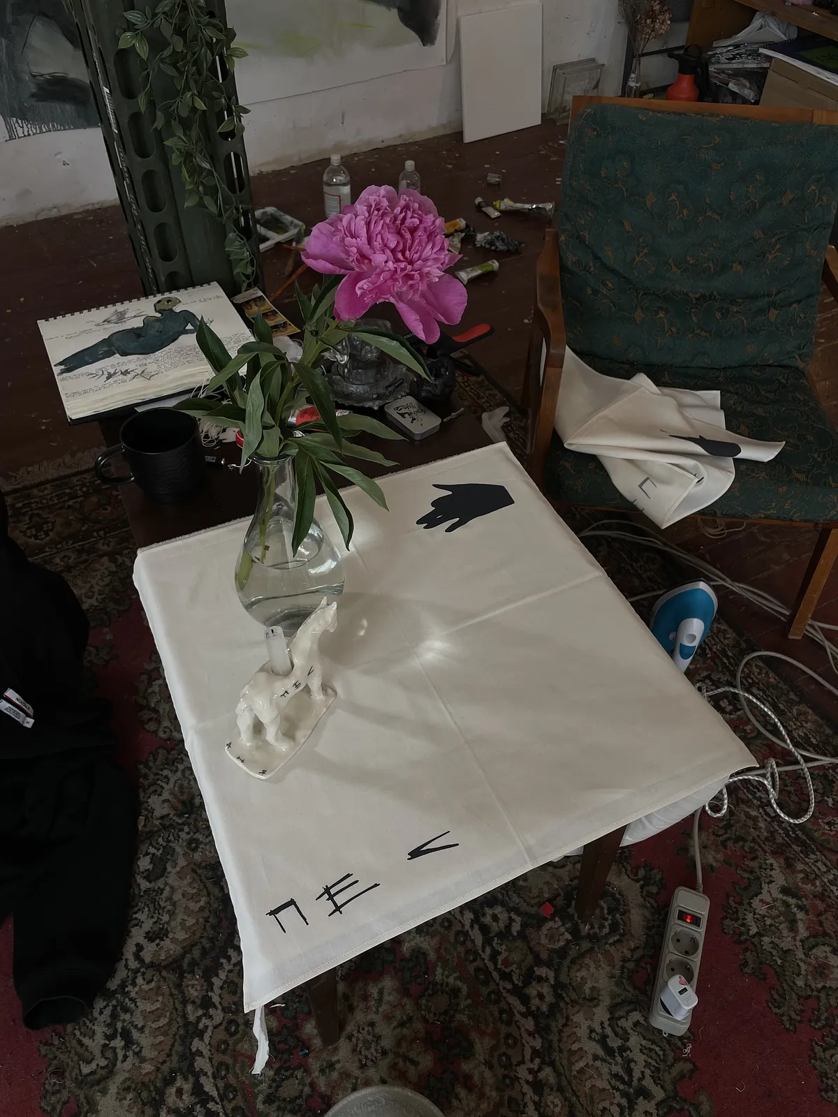 Image of “Pes” by ANNA VERIKI, size: 55x55 cm , made of Cotton, silkscreen, Graphics medium, from Kyiv , part of the Horses series, priced at €32 Photo 2 of 6.