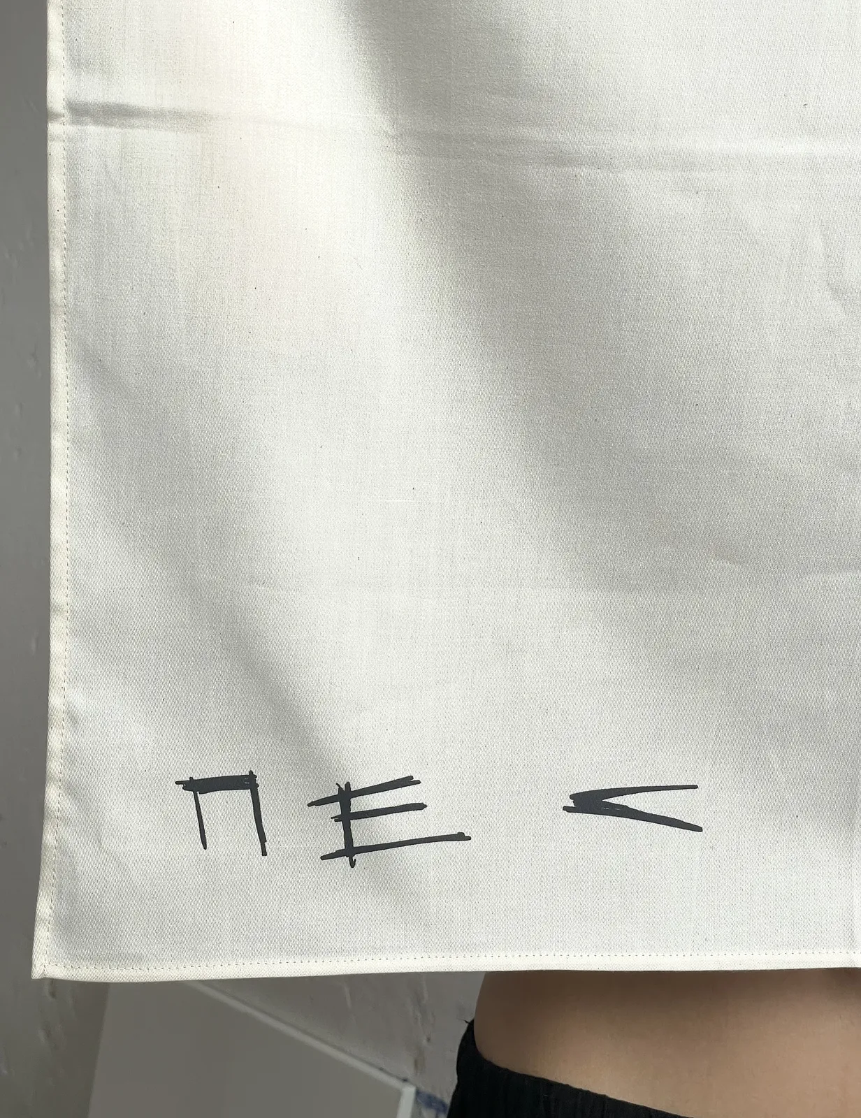 Image of “Pes” by ANNA VERIKI, size: 55x55 cm , made of Cotton, silkscreen, Graphics medium, from Kyiv , part of the Horses series, priced at €32 Photo 5 of 6.